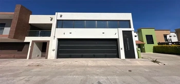 13_2803 | En Renta moderna Casa, Ampliación Viñedos | Realhaus