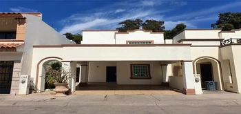 13_1179 | En Renta bonita Casa amueblada o Sin Amueblar, Privada San Sebastian. | Realhaus