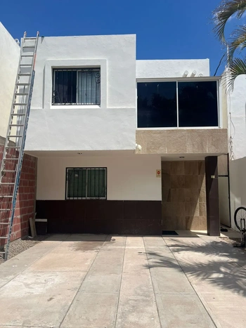 5_2940 | CASA EN RENTA AMUEBLADA VERSALLES RESIDENCIAL | Realhaus